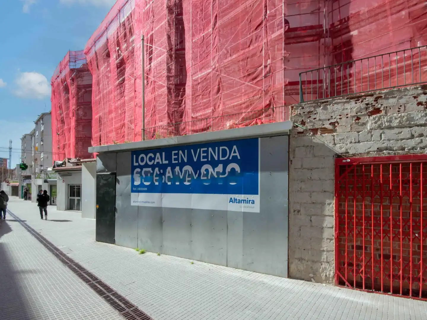 Vista exterior de Local en venta en Cornellà de Llobregat