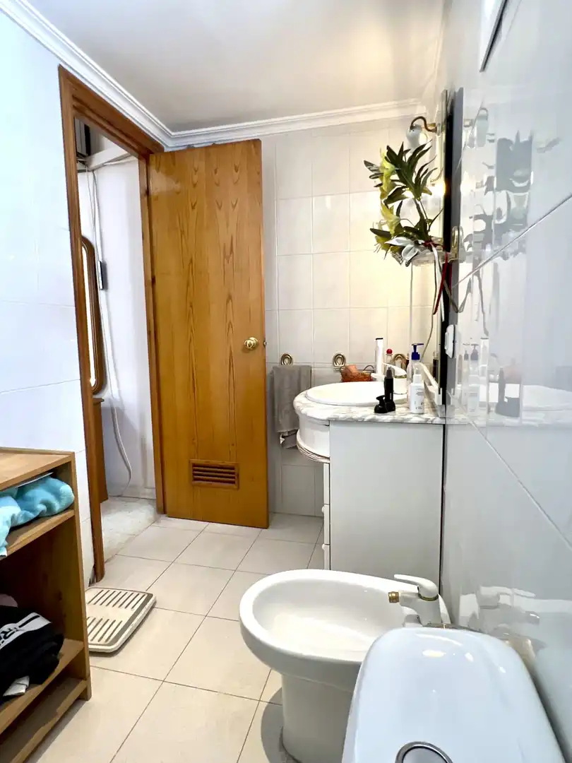 Bany de Casa o xalet en venda en Sevilla amb Aire condicionat i Traster