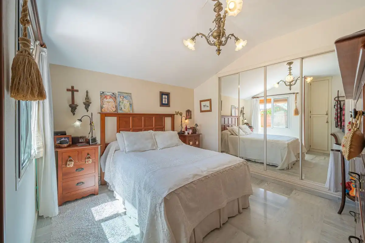 Dormitori de Àtic en venda en Marbella amb Aire condicionat, Terrassa i Moblat