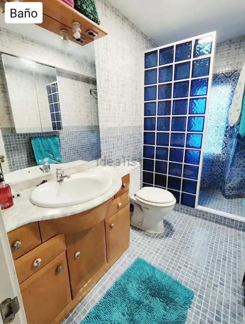 Badezimmer von Wohnung zum Verkauf in Gijón 