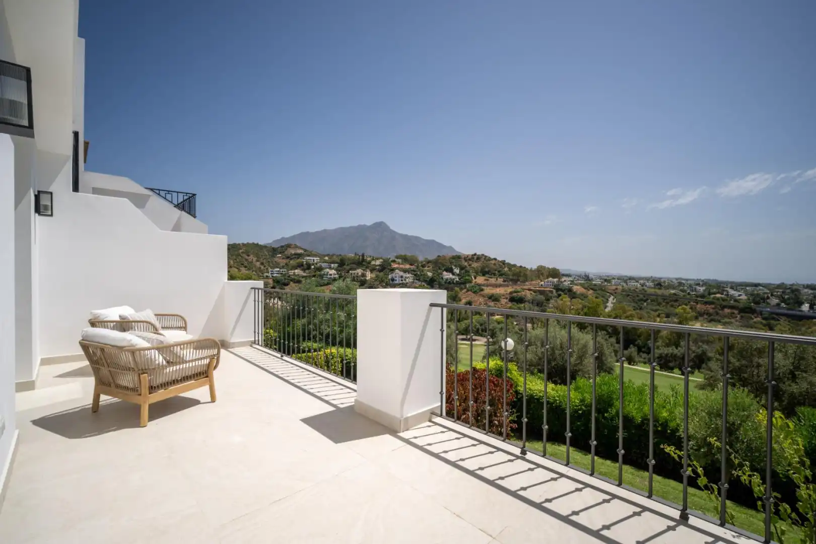 Terrassa de Casa adosada en venda en Marbella amb Aire condicionat, Calefacció i Jardí privat