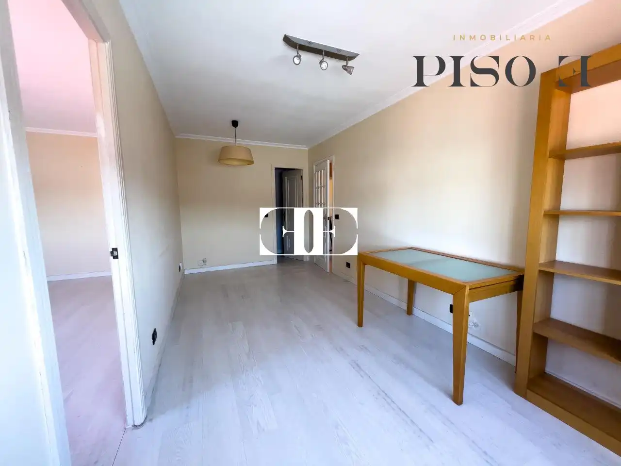 Habitación de Apartamento en venta en Vigo  con Calefacción y Trastero