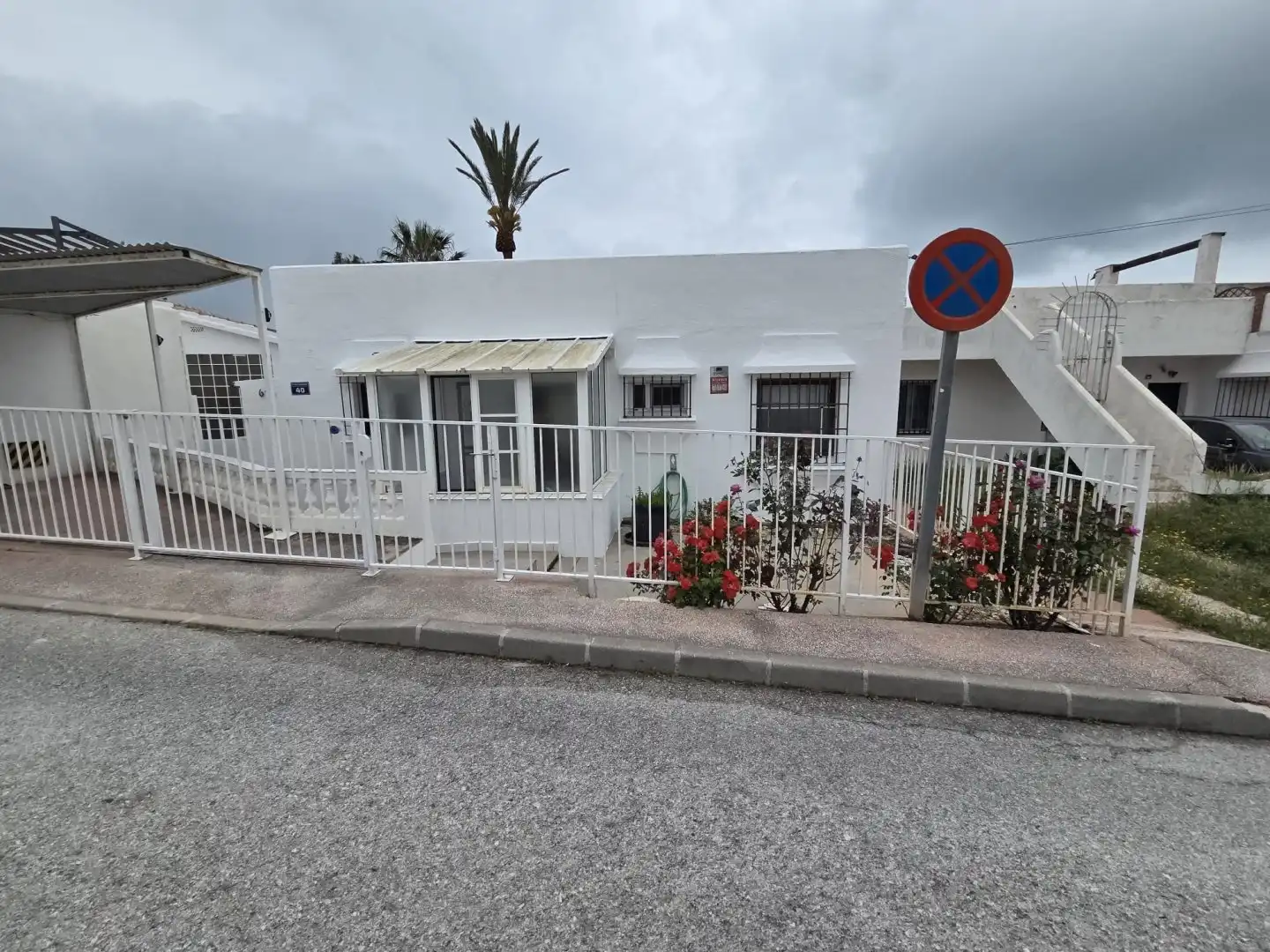 Vista exterior de Casa o xalet en venda en Mijas amb Jardí privat, Terrassa i Traster