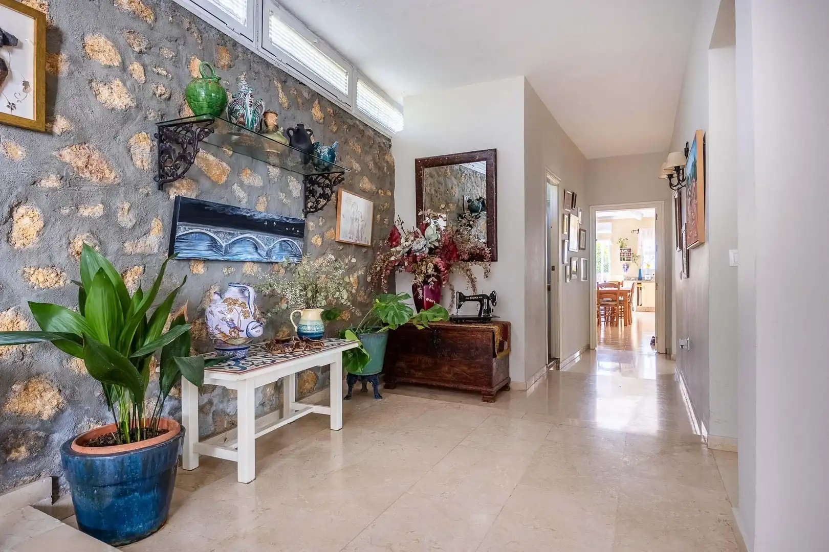 Haus oder Chalet zum Verkauf in Tomares mit Klimaanlage, Heizung und Privatgarten