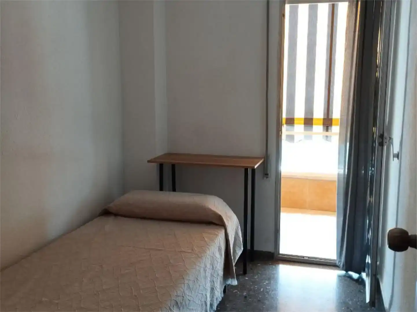 Schlafzimmer von Wohnung zur Miete in  Valencia Capital mit Klimaanlage und Balkon