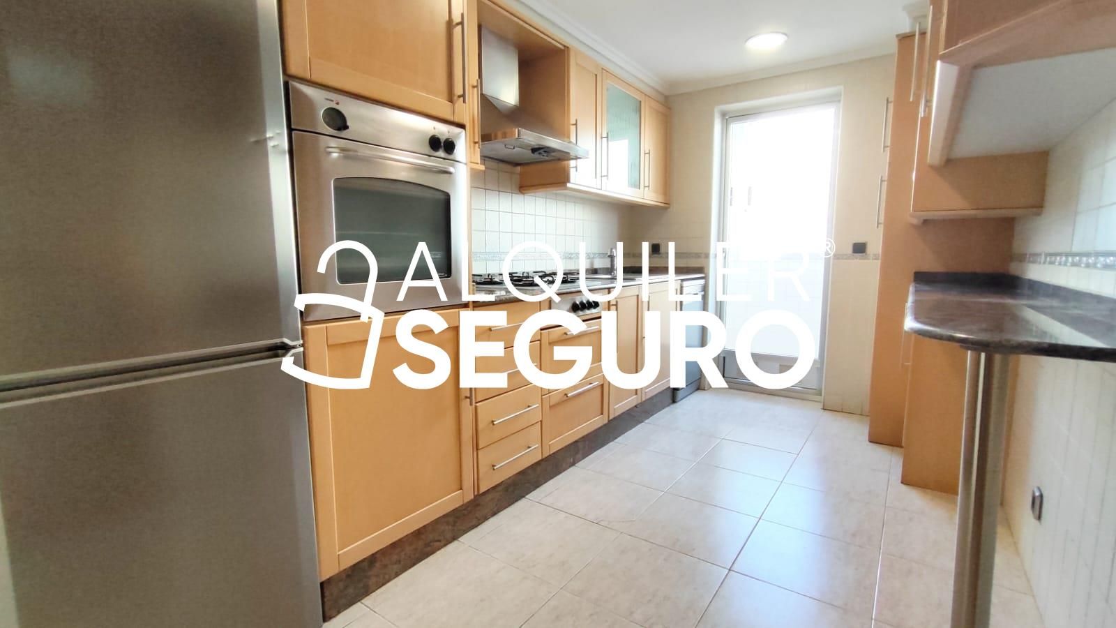 Kitchen of Flat to rent in  Valencia Capital  with Air Conditioner, Heating and Terrace