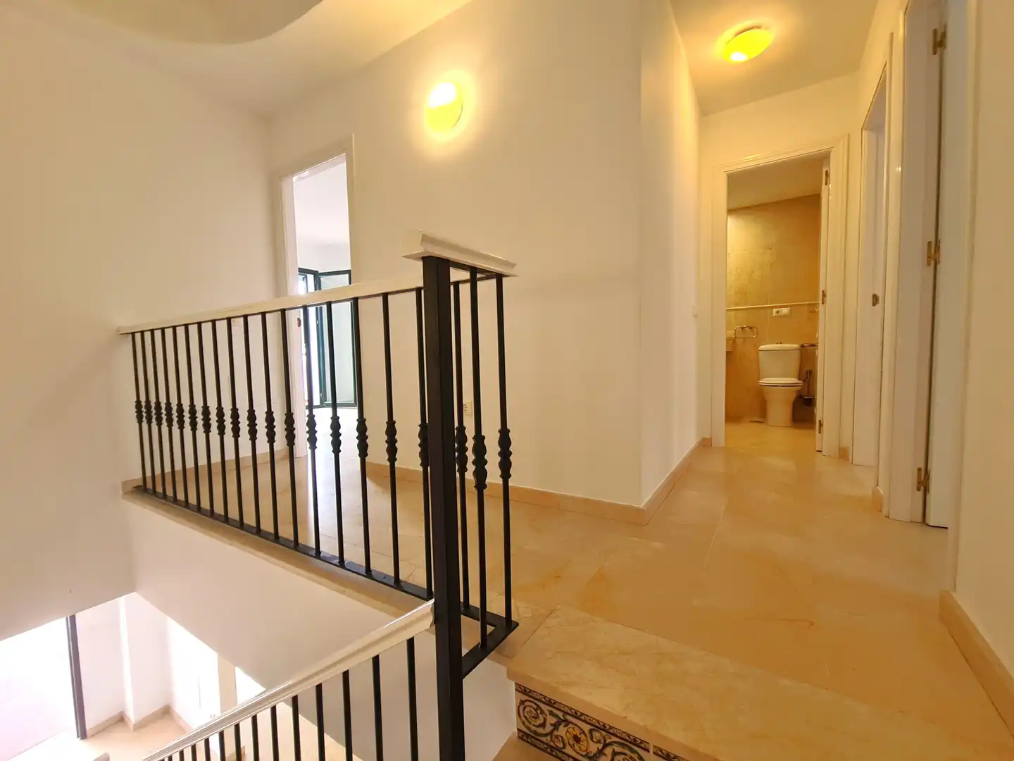 Casa adosada en venta en Manilva con Terraza, Jacuzzi y Internet