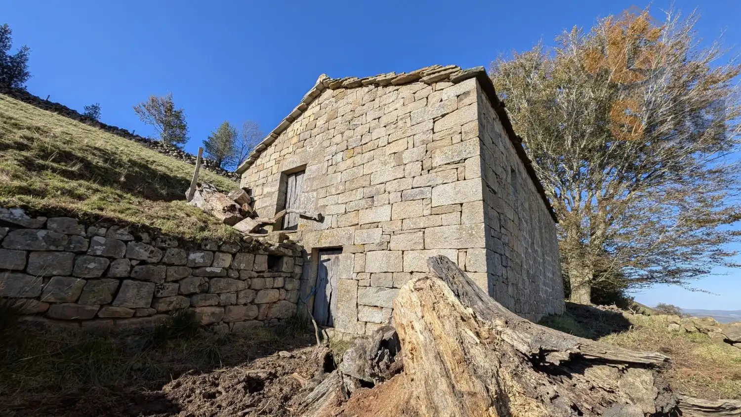 Casa rústica en venda a LA SOTA 4247