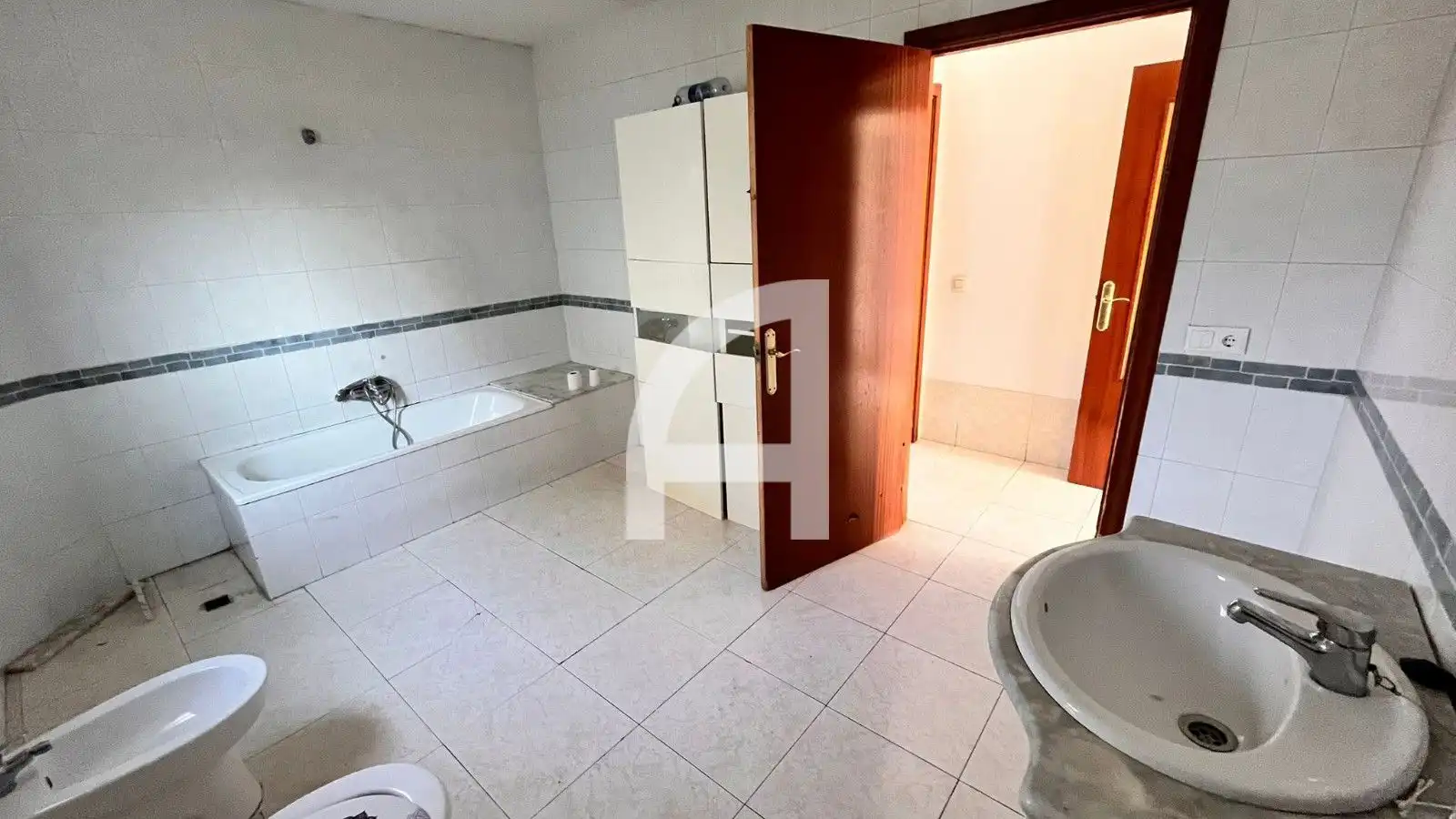 Bany de Casa o xalet en venda en Riells i Viabrea amb Calefacció i Jardí privat