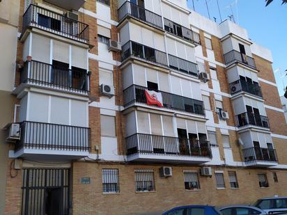 Exterior view of Flat for sale in Mairena del Aljarafe  with Air Conditioner and Balcony