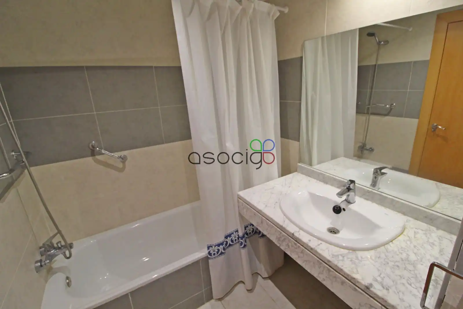 Baño de Piso en venta en Yebes con Calefacción, Trastero y Piscina