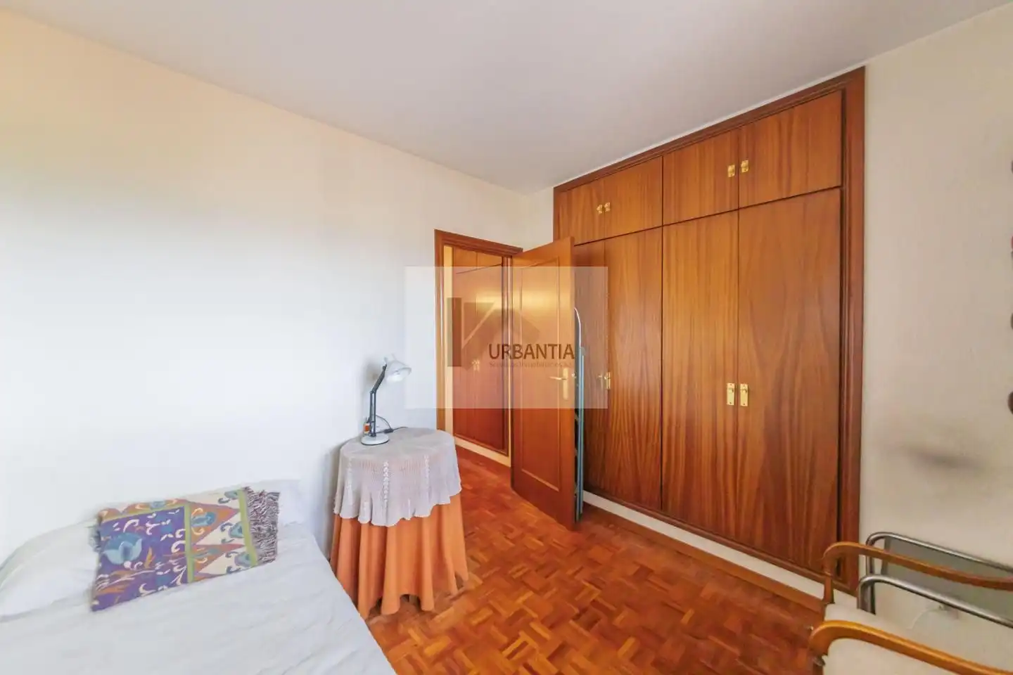 Habitación de Piso en venta en  Pamplona / Iruña con Calefacción, Parquet y Terraza