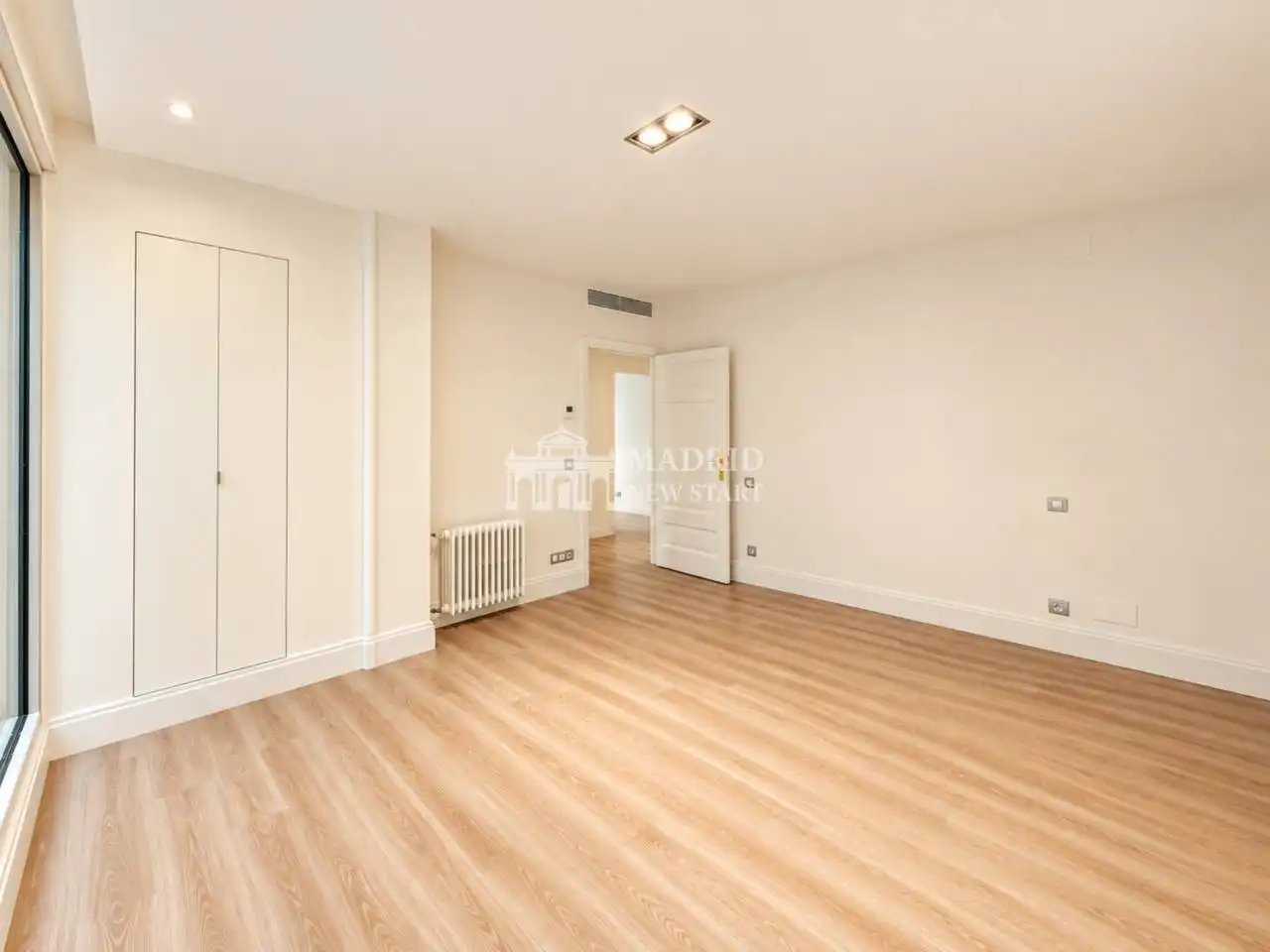 Bedroom of Flat for rent in Madrid  with Air Conditioner, Heating and Parquet flooring