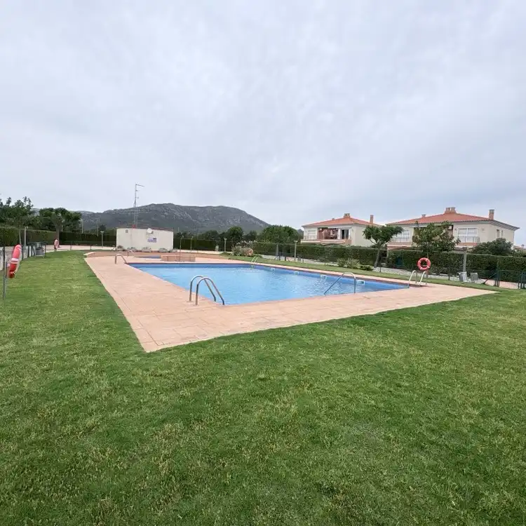 Piscina de Apartament en venda en Mont-roig del Camp amb Aire condicionat, Moblat i Piscina comunitària
