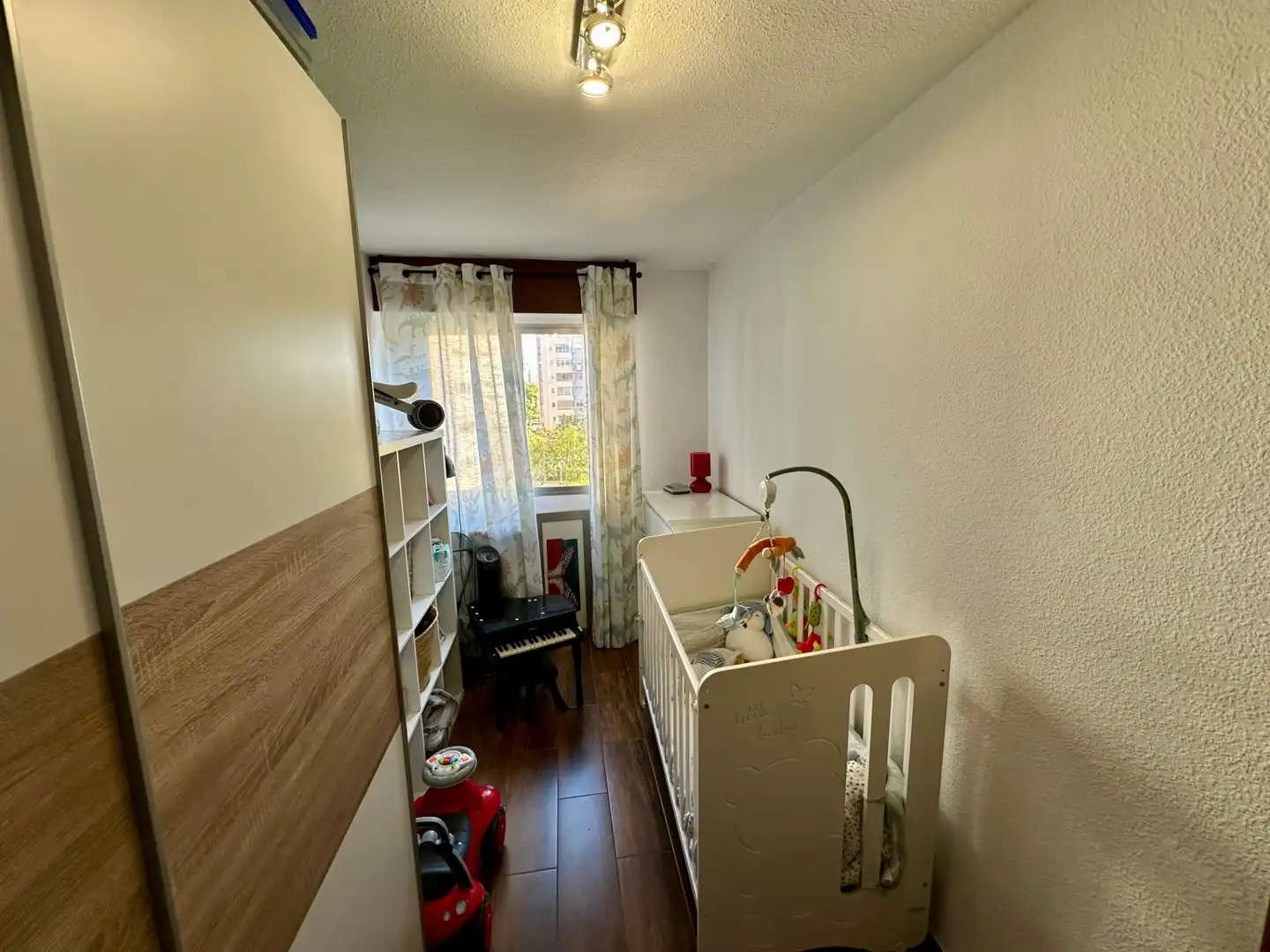 Habitación de Piso en venta en Alicante / Alacant con Aire acondicionado, Terraza y Amueblado