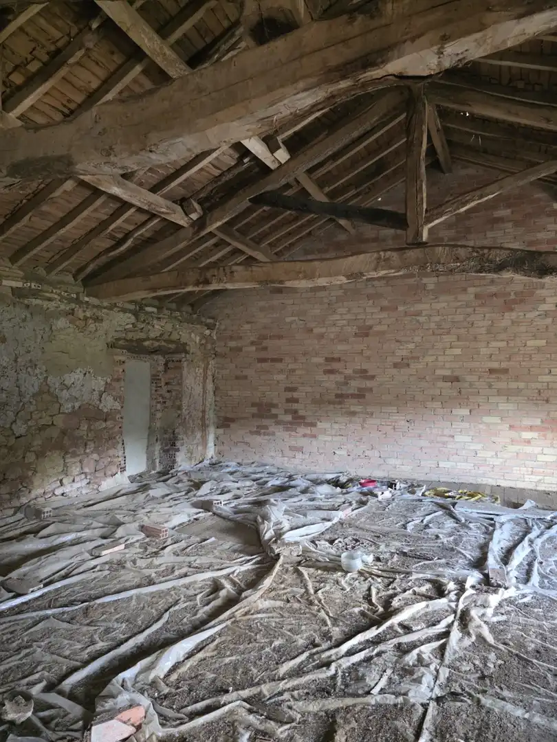 Casa adosada en venta en Valle de Valdelucio
