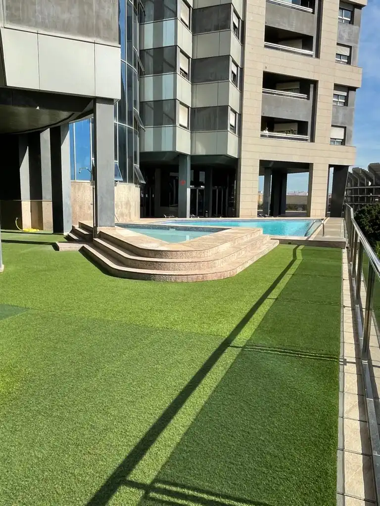 Piscina de Apartament de lloguer en Valencia amb Aire condicionat, Calefacció i Terrassa