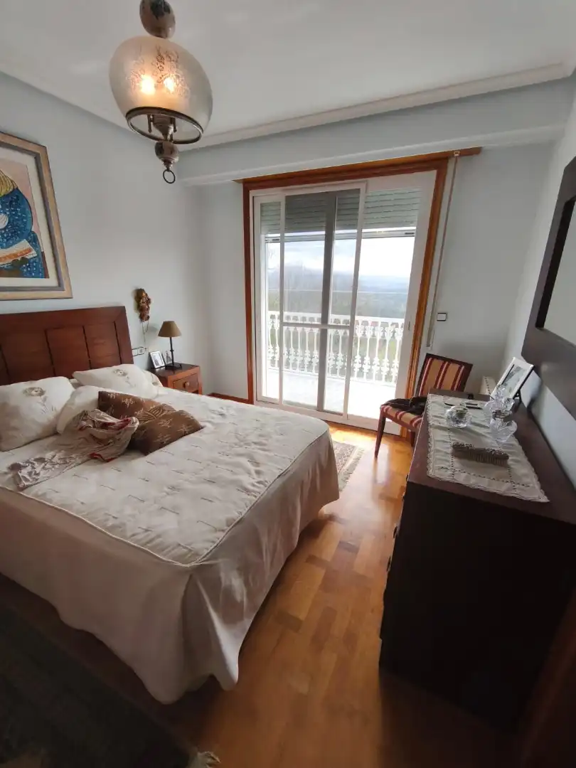 Bedroom of Houses for sale in Toén  with Heating, Private garden and Parquet flooring