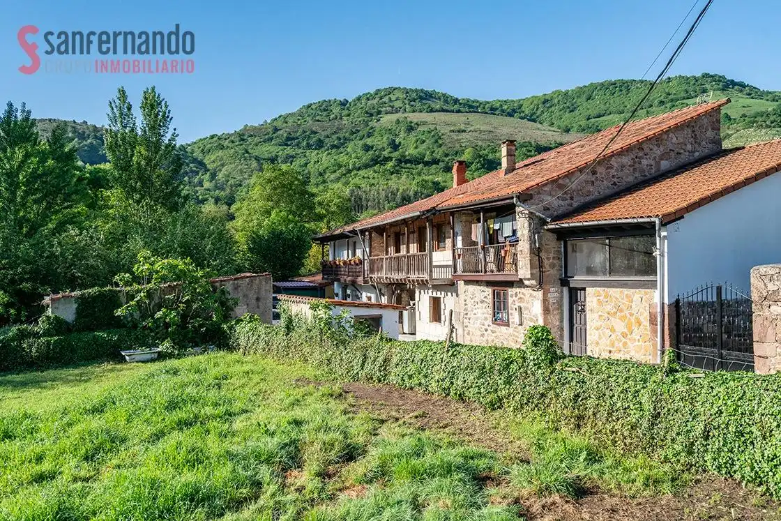 Vista exterior de Casa o xalet en venda en Cieza (Cantabria) amb Balcó