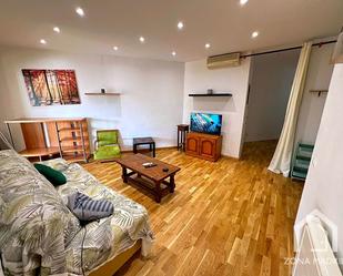 Living room of Flat to rent in  Madrid Capital  with Air Conditioner and Balcony