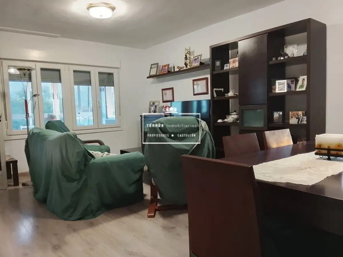 Sala d'estar de Casa o xalet en venda en Castellón de la Plana / Castelló de la Plana amb Calefacció, Terrassa i Moblat