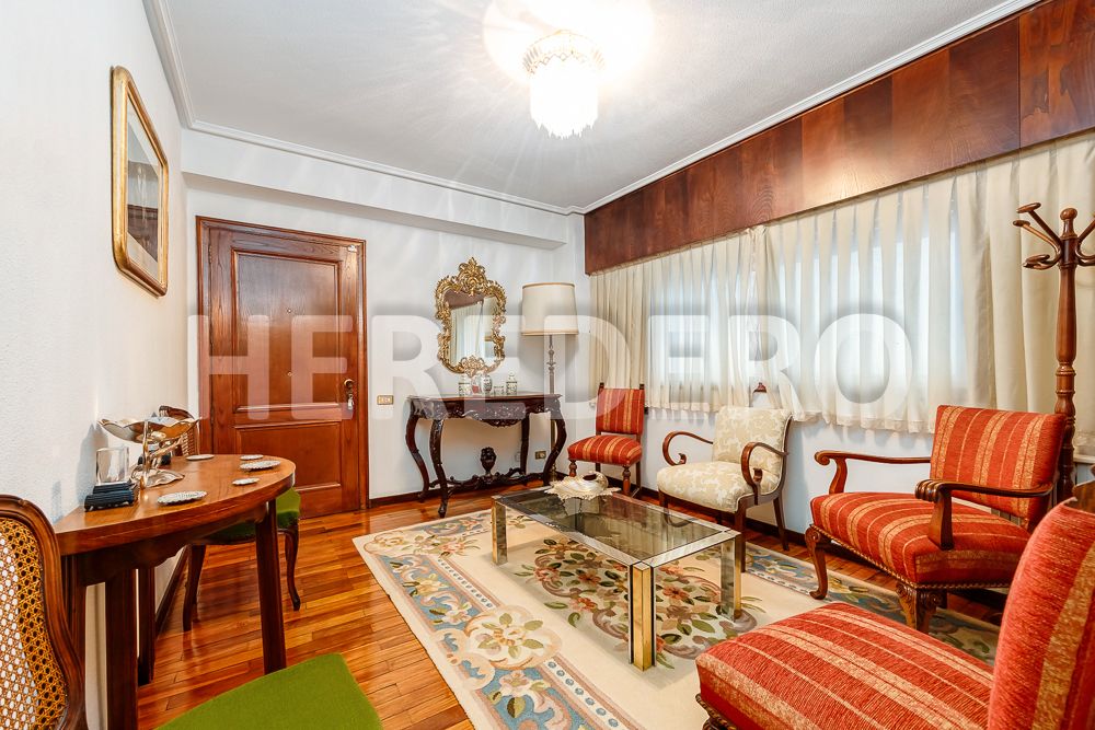 Sala de estar de Piso en venta en Vigo  con Calefacción, Trastero y Balcón