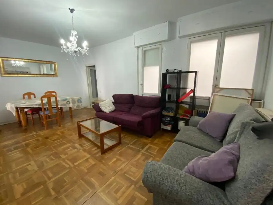 Sala d'estar de Pis de lloguer en  Pamplona / Iruña amb Calefacció, Parquet i Traster