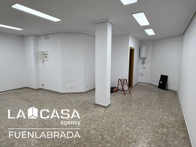 Local comercial en Alquiler en Calle de la Constitución en Centro