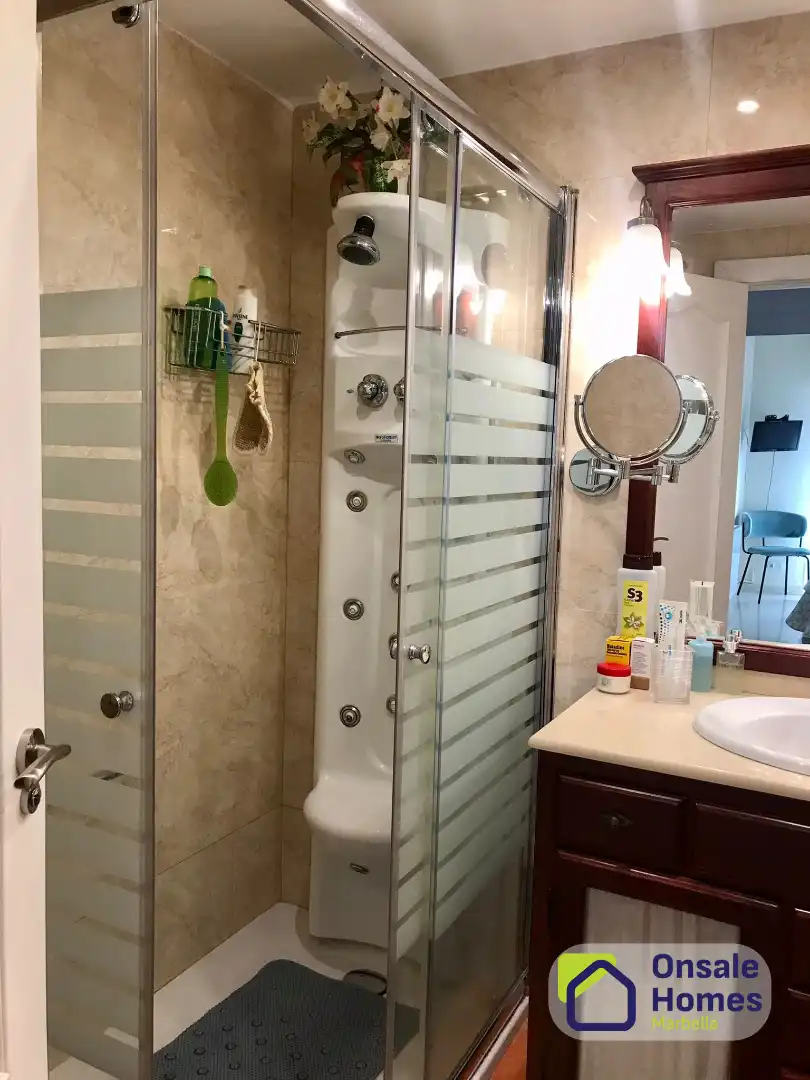 Baño de Piso en venta en Marbella con Aire acondicionado, Terraza y Trastero