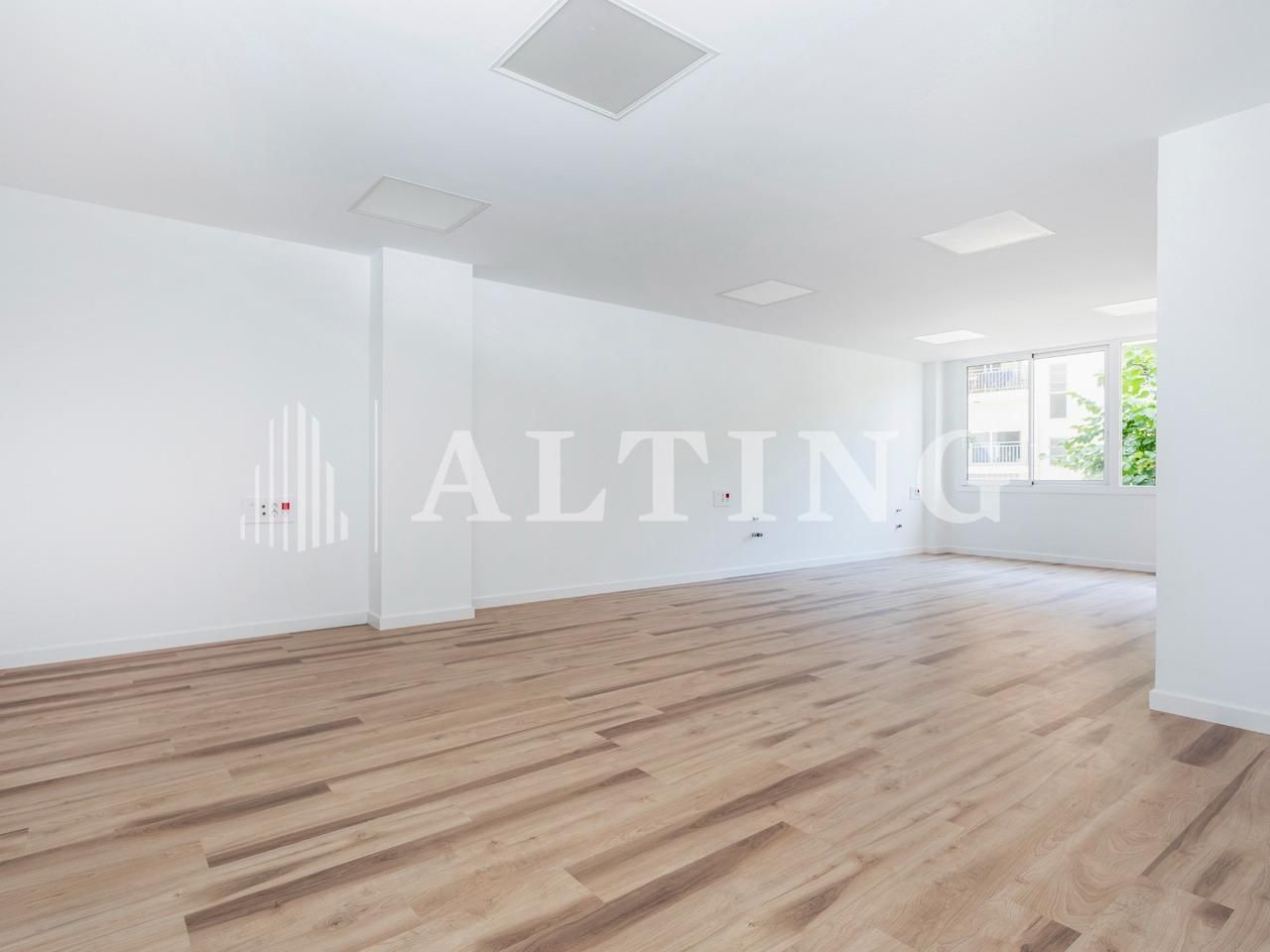 Office for sale in  Barcelona Capital  with Air Conditioner and Heating