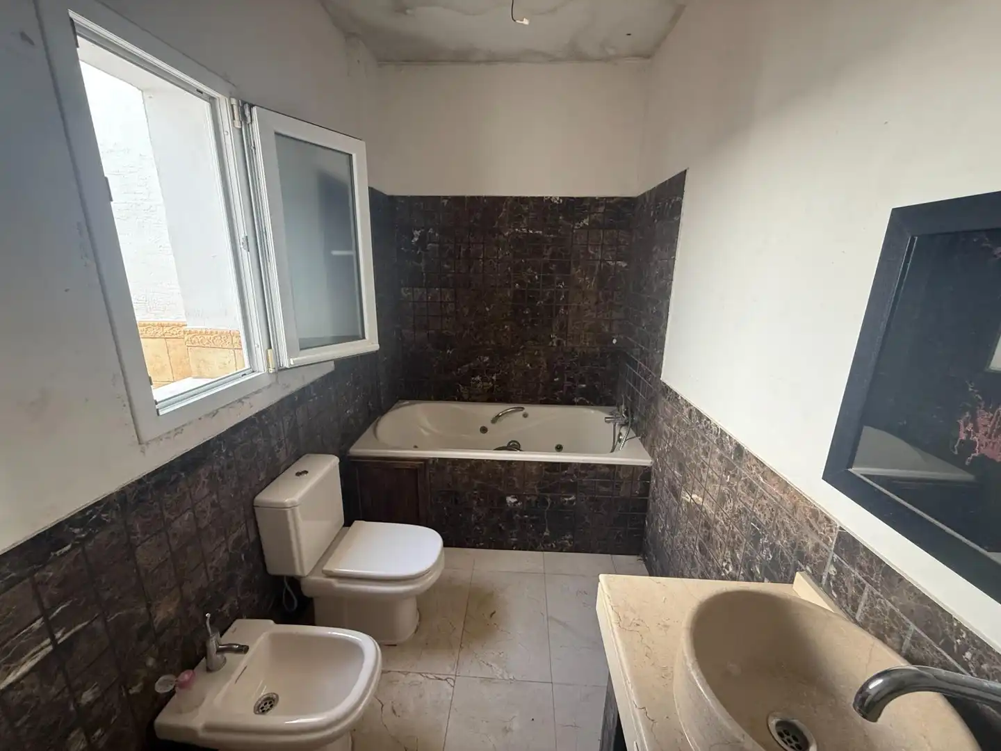 Bany de Casa o xalet en venda en La Línea de la Concepción