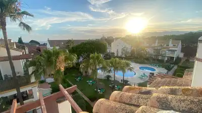 Vista exterior de Àtic en venda en Marbella amb Aire condicionat, Calefacció i Terrassa