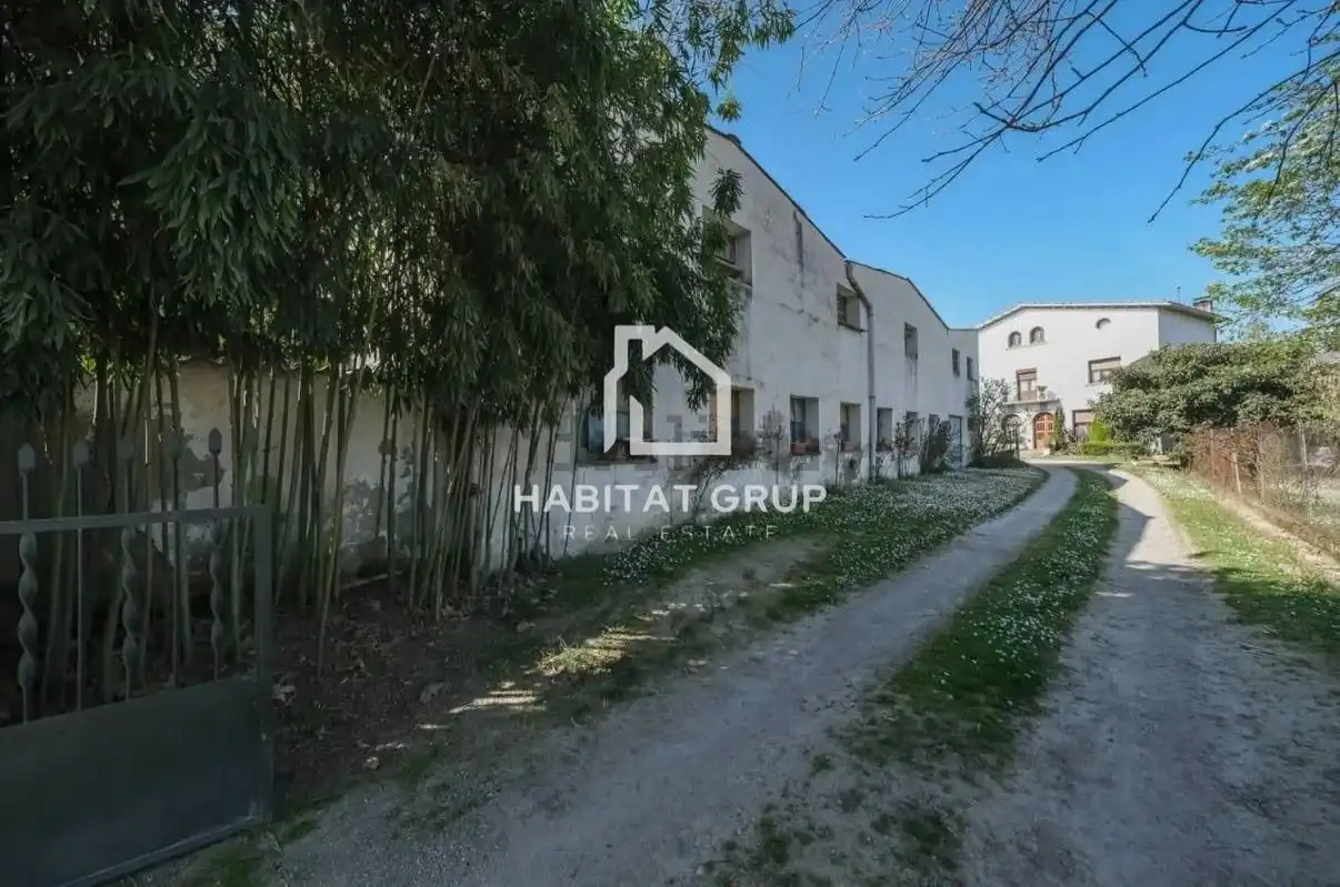 Vista exterior de Casa o xalet en venda en Torelló amb Jardí privat i Terrassa