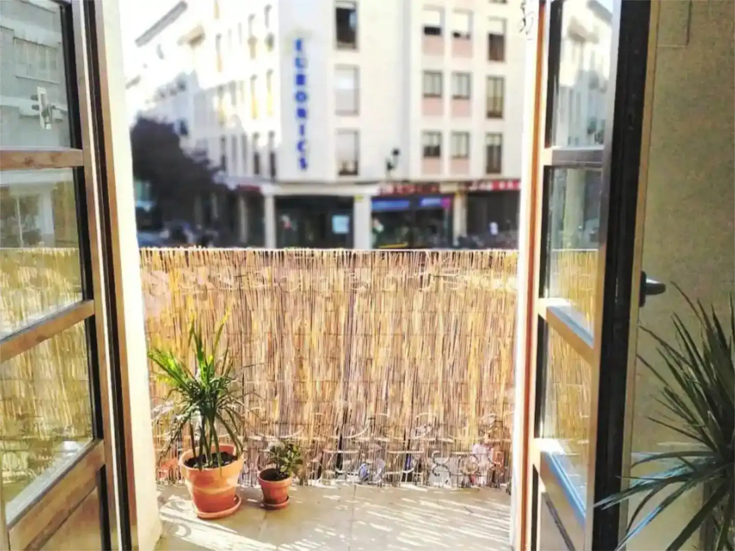 Terrasse von Wohnung zur Miete in  Zaragoza Capital mit Klimaanlage und Balkon