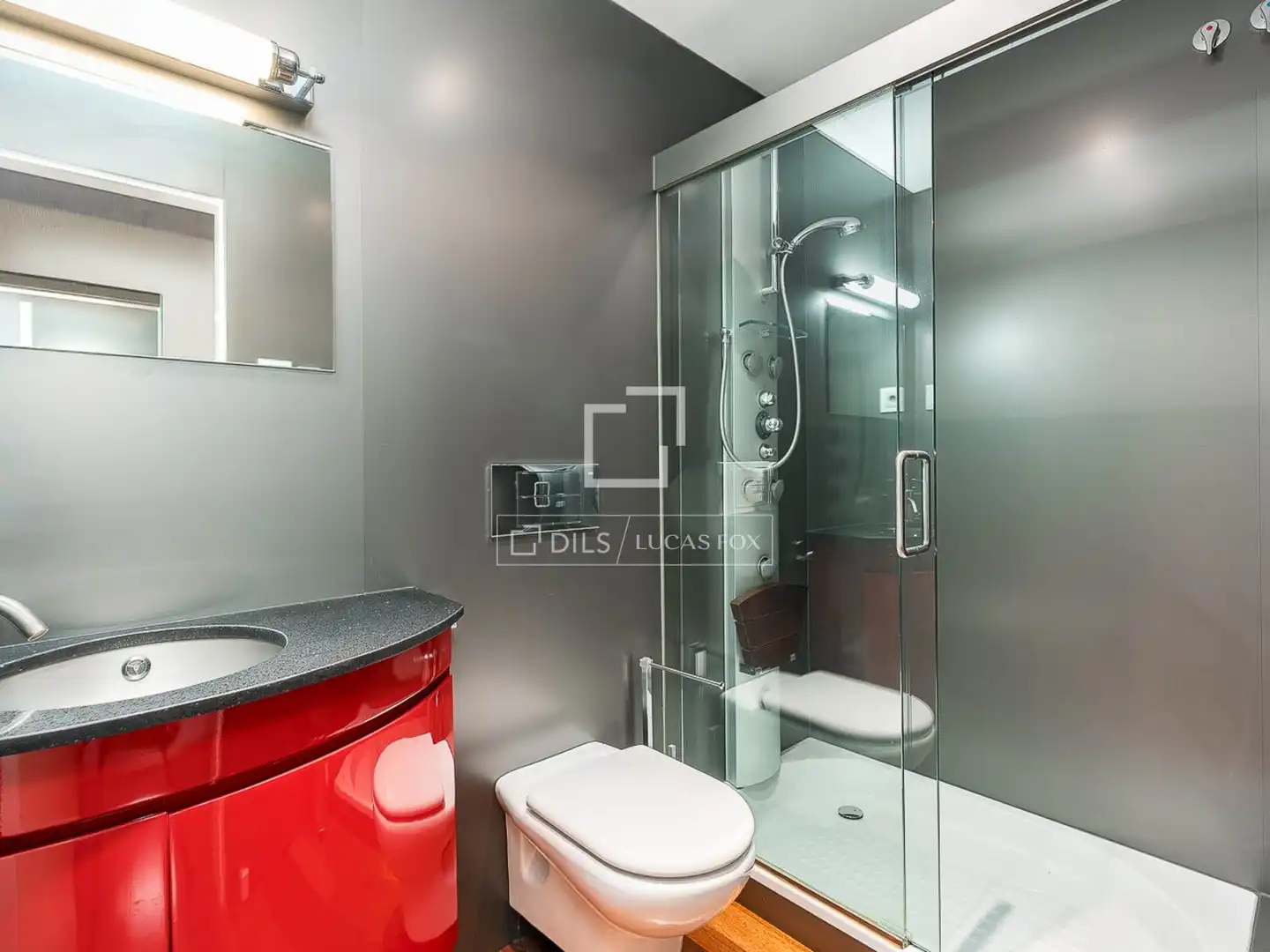 Bany de Casa o xalet en venda en Barcelona amb Aire condicionat, Calefacció i Terrassa