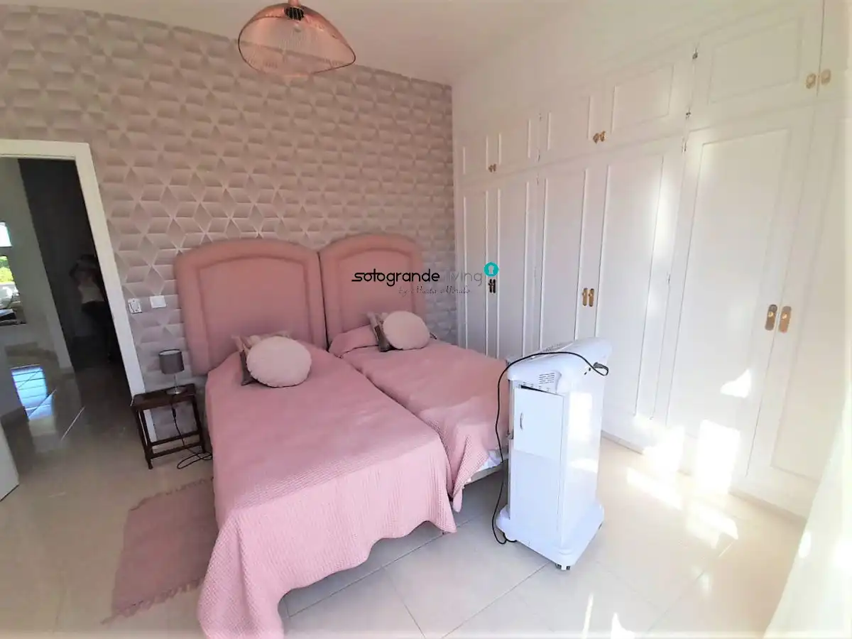 Bedroom of Houses for sale in La Línea de la Concepción  with Air Conditioner, Private garden and Terrace