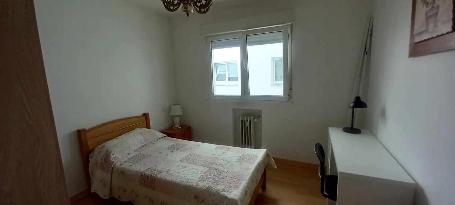 Dormitori de Pis de lloguer en Gijón  amb Calefacció, Parquet i Moblat