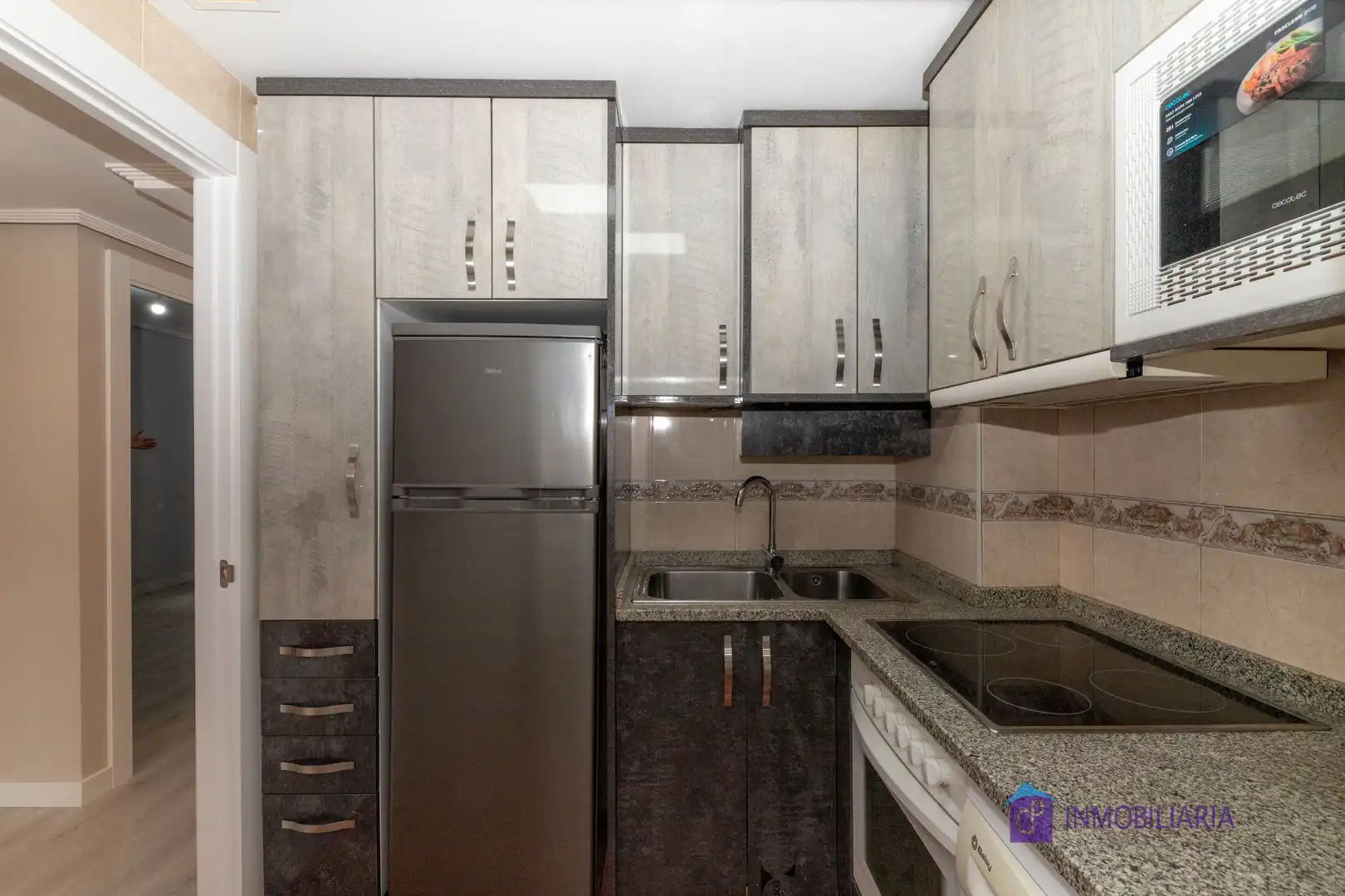 Kitchen of Flat for sale in Zaragoza  with Air Conditioner, Heating and Oven