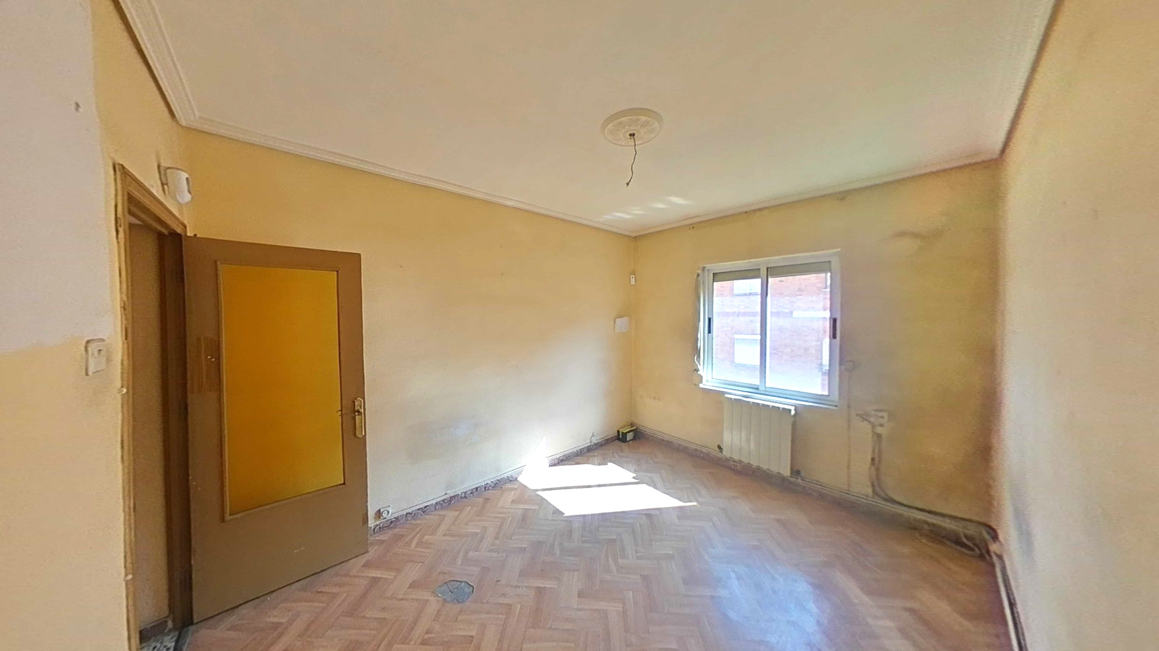 Flat for sale in Caamaño, Delicias