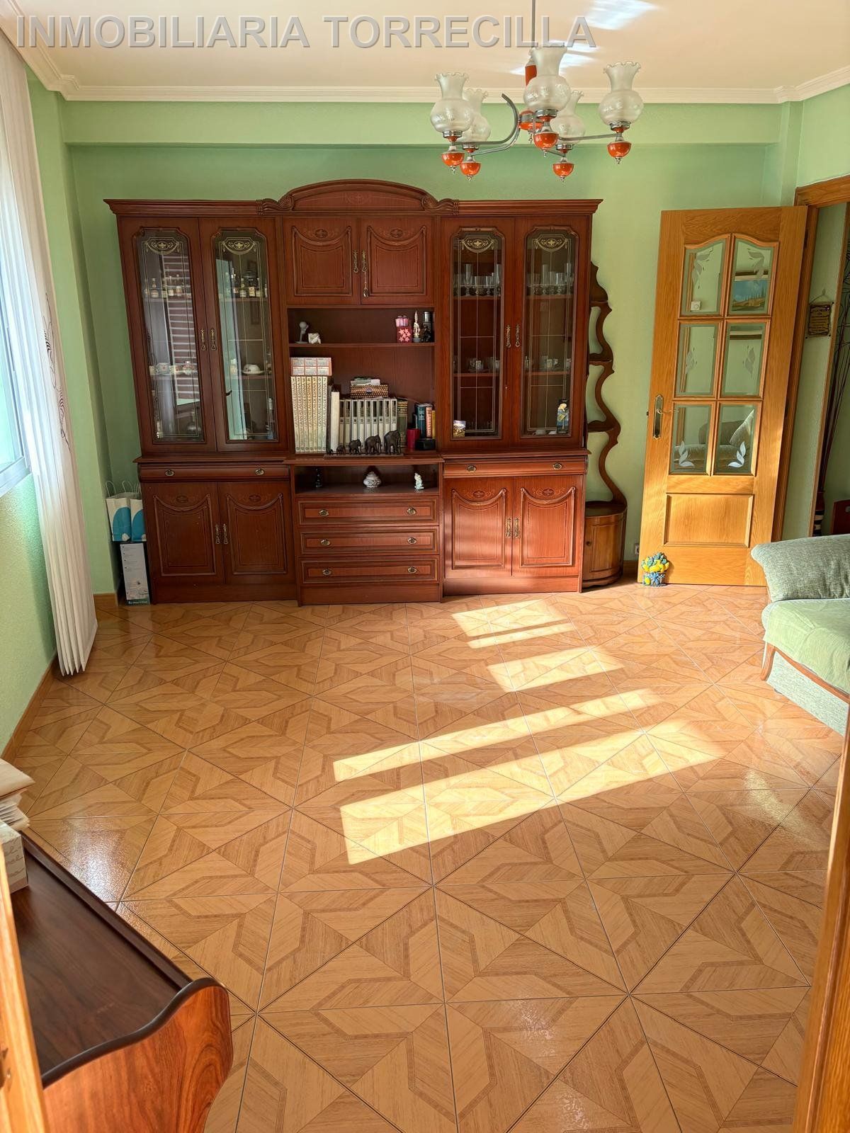 Sala d'estar de Pis en venda en Valladolid Capital amb Calefacció, Terrassa i Moblat