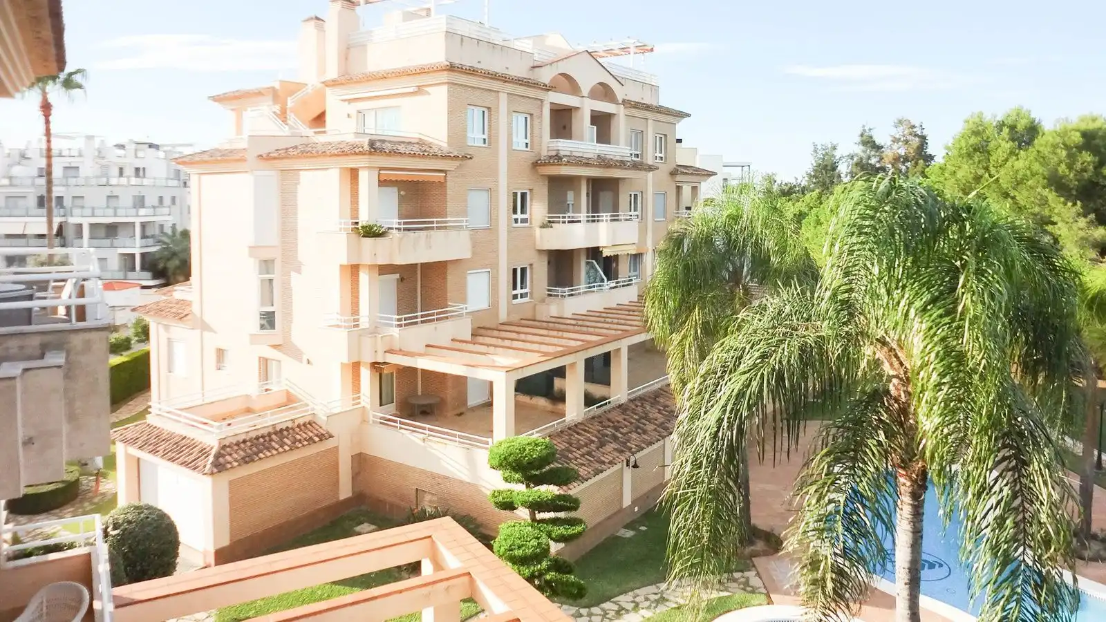 Außenansicht von Wohnungen zum Verkauf in Oliva mit Klimaanlage, Heizung und Terrasse