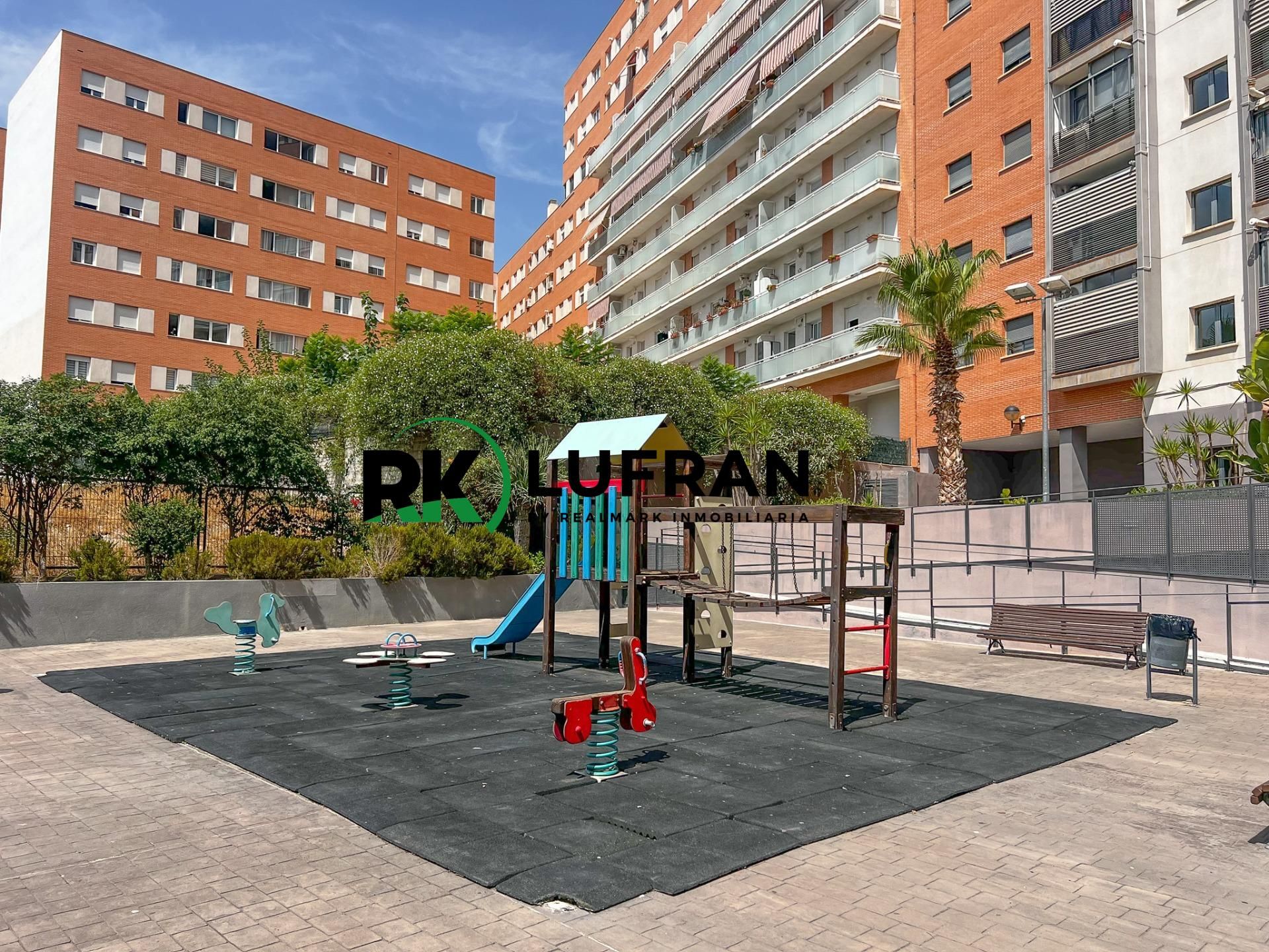 Vista exterior de Piso en venta en Alicante / Alacant con Aire acondicionado, Jardín privado y Terraza