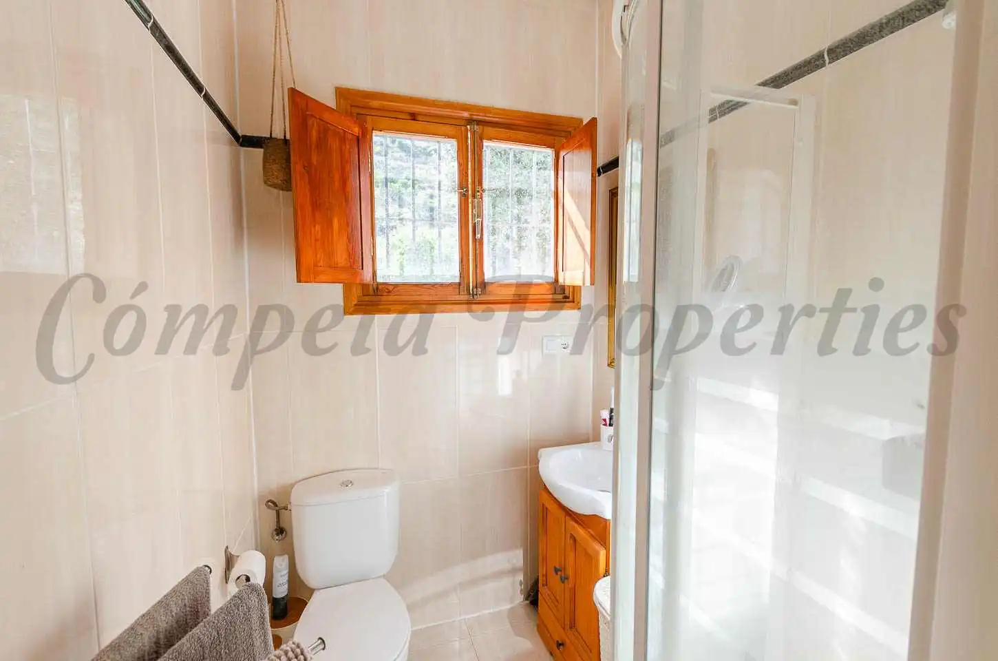 Baño de Finca rústica en venta en Málaga con Aire acondicionado, Jardín privado y Terraza