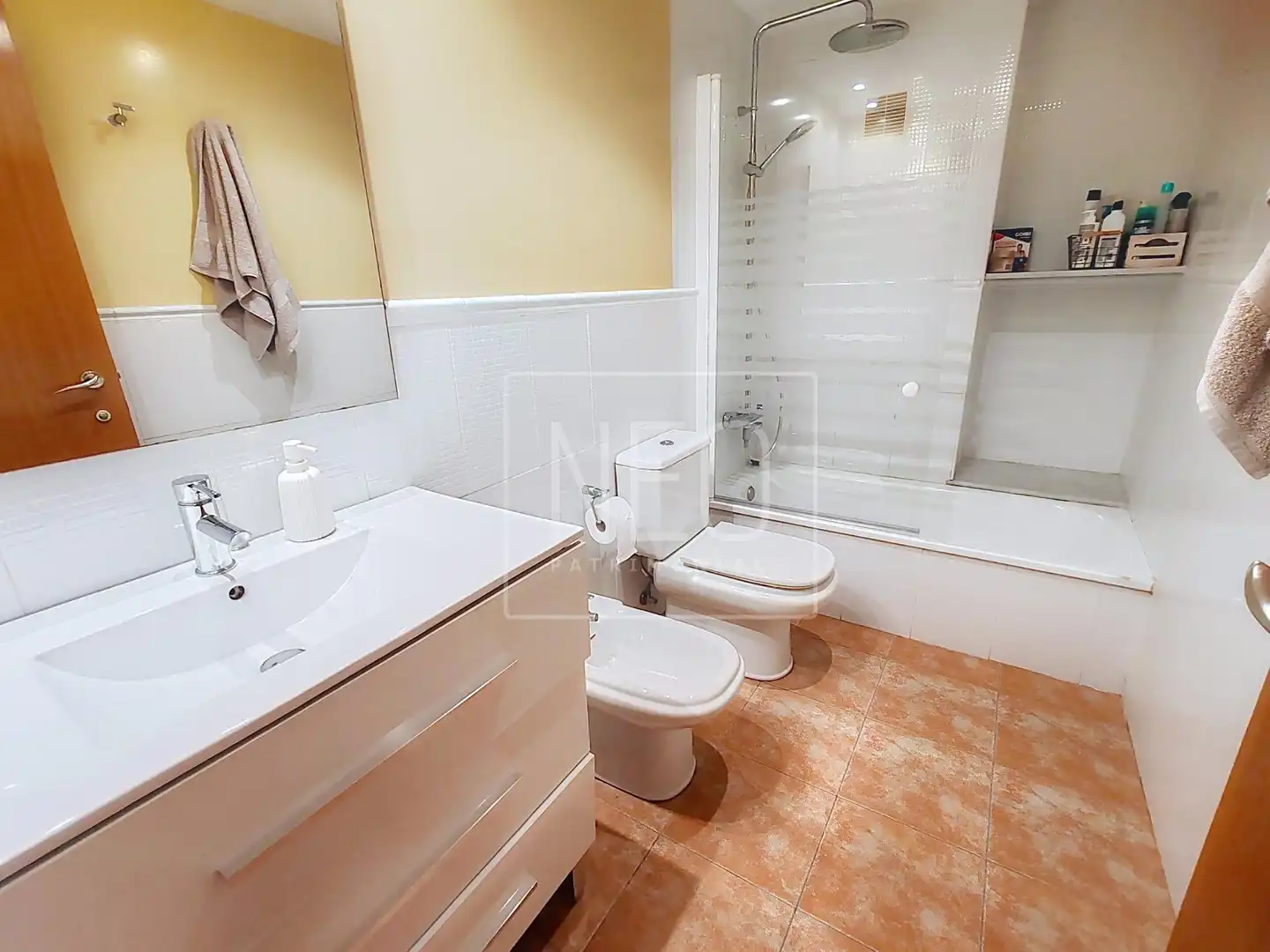 Baño de Piso en venta en Simat de la Valldigna con Aire acondicionado, Calefacción y Trastero