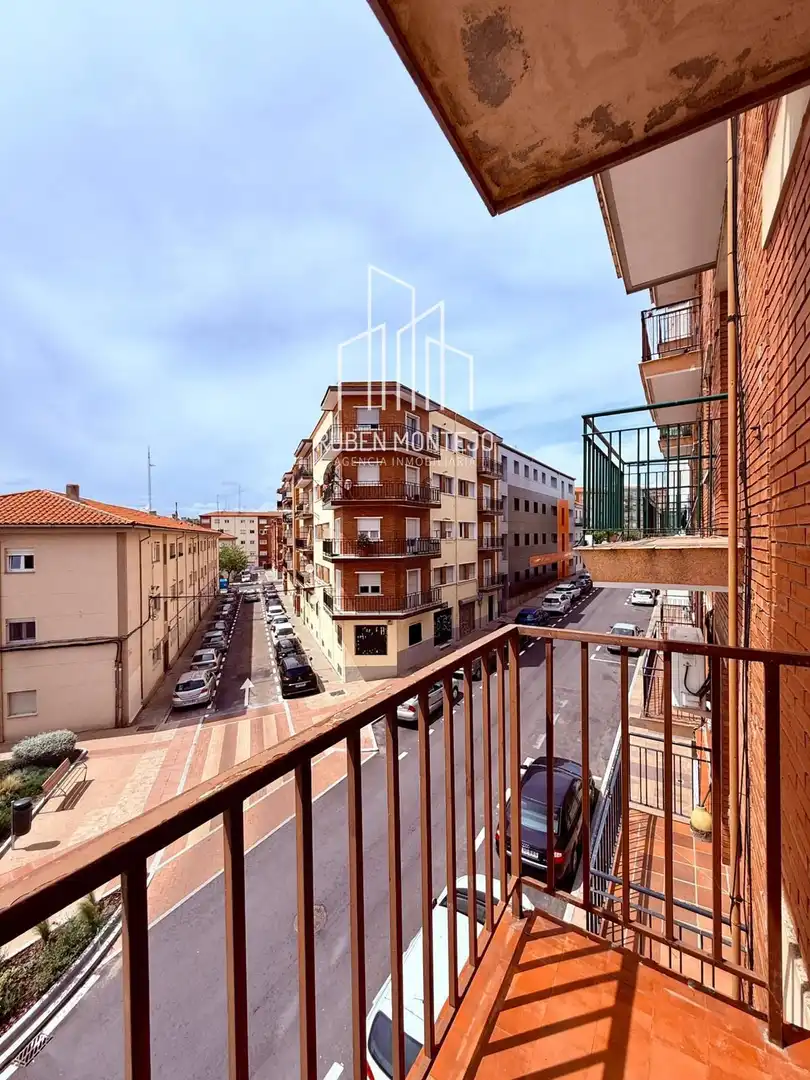 Vista exterior de Pis en venda en Salamanca amb Calefacció, Terrassa i Moblat