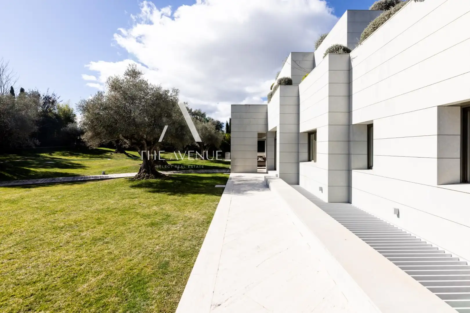 Vista exterior de Casa o xalet en venda en Pozuelo de Alarcón amb Aire condicionat, Calefacció i Jardí privat
