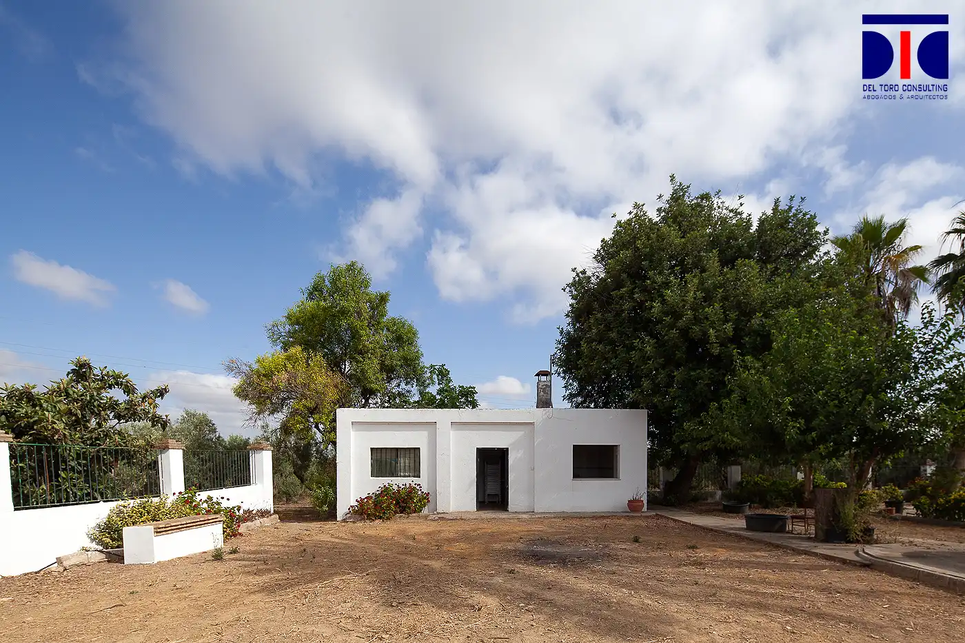 Vista exterior de Finca rústica en venta en Carmona con Jardín privado, Terraza y Piscina