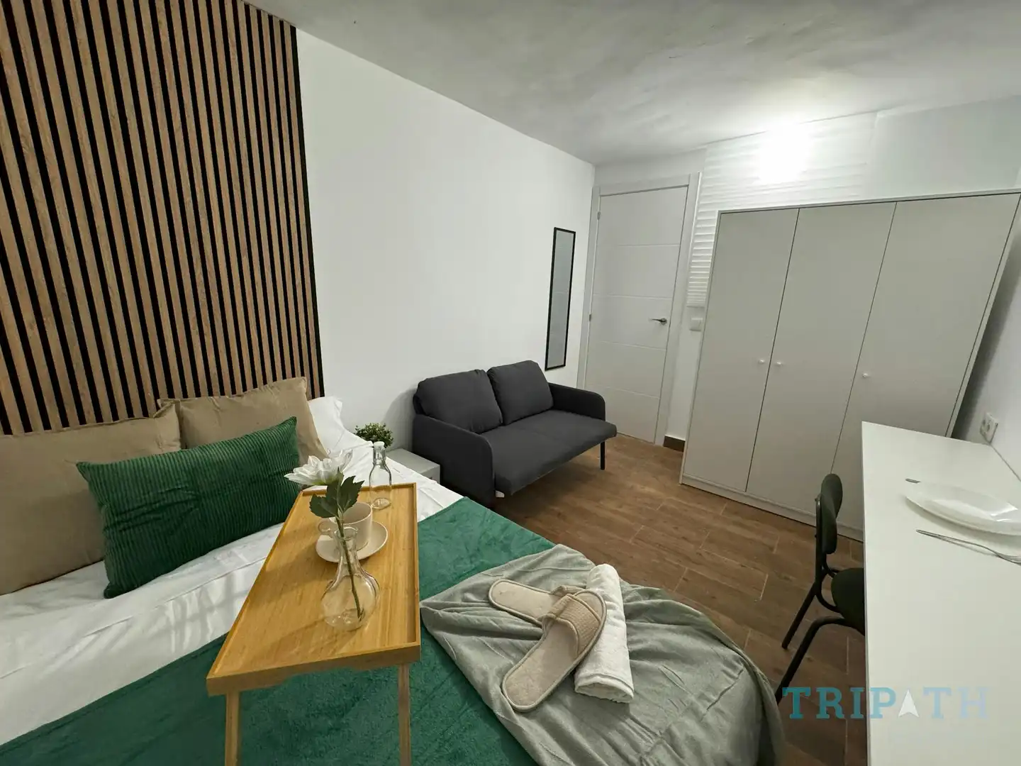 Bedroom of Flat for share in  Madrid Capital  with Air Conditioner, Heating and Washing machine