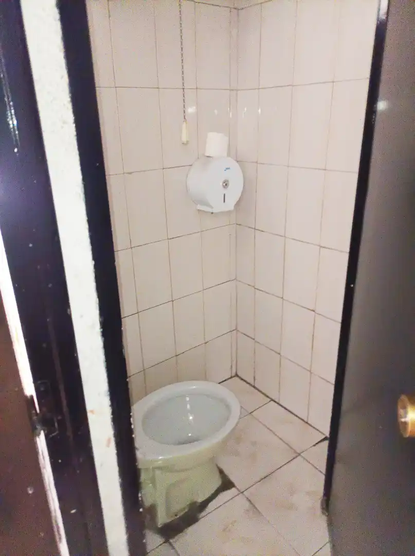 Badezimmer von Geschaftsraum zum Verkauf in Leganés