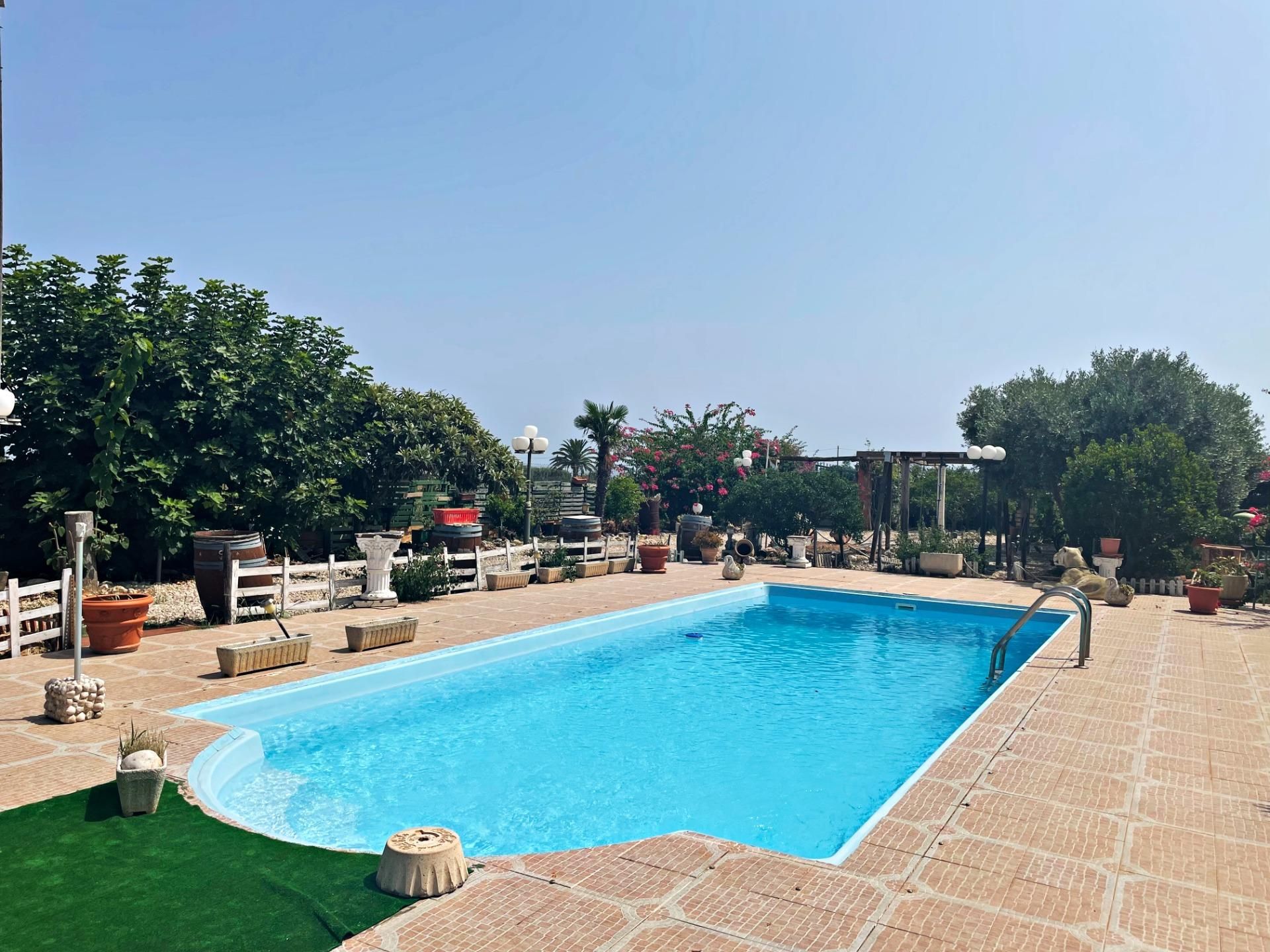 Piscina de Finca rústica en venda en Benicarló amb Jardí privat, Terrassa i Traster